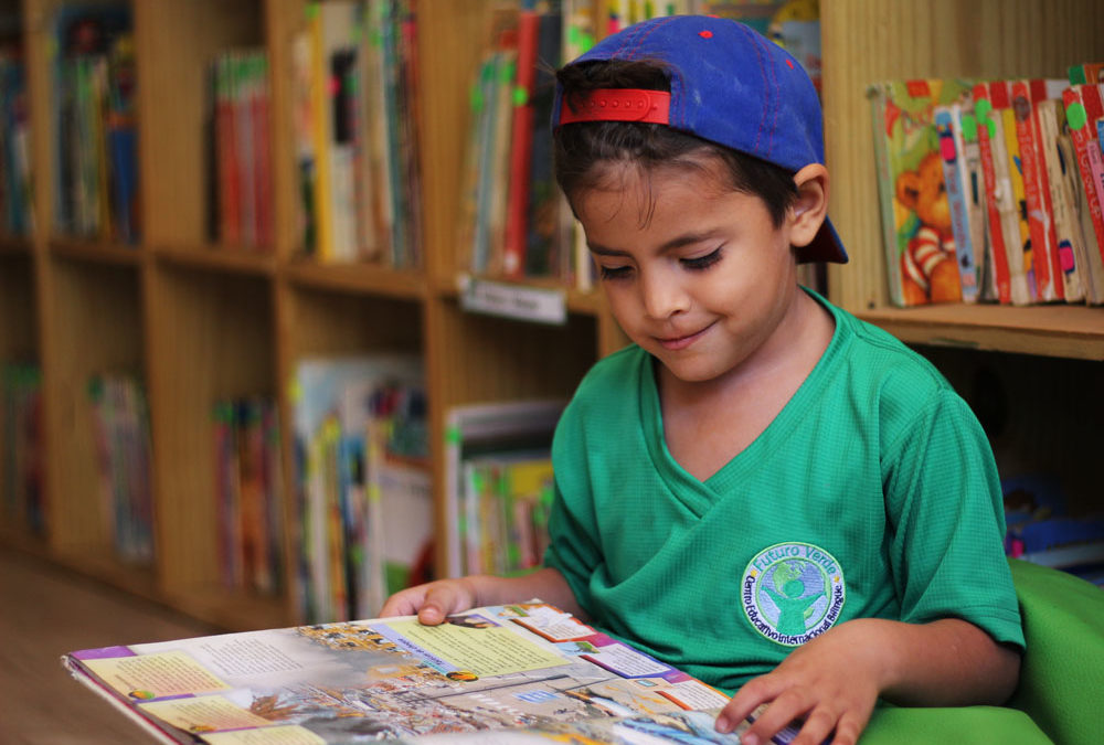 ¿Cómo sacar un libro de la biblioteca?